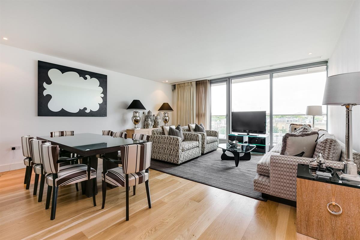 Knightsbridge, SW1X Landstones