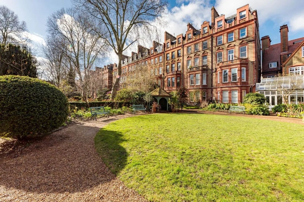 Wetherby Gardens, SW5 Landstones